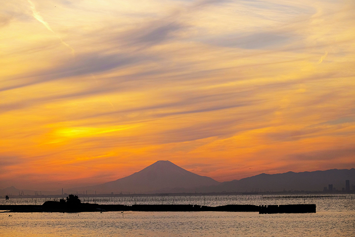 東京湾アクアラインのたもとから見る富士山。実は宍戸さんの家の庭からも富士山が見えます！