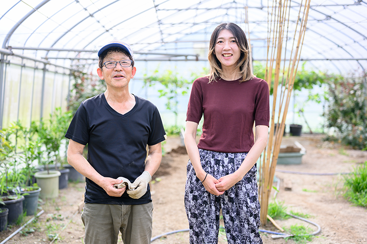 末吉之（すすむ）さんと一緒に。楽しげに話す様子は年の離れた友人のようです